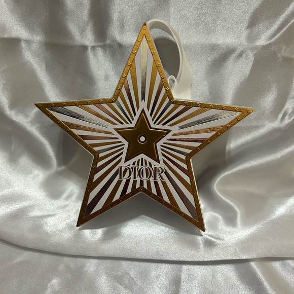 Dior Radiant Gold and White Star Decor - Picture 2 of 3